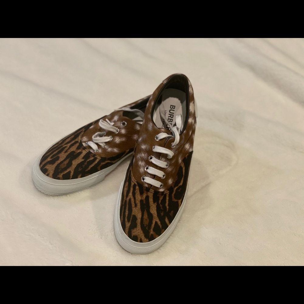 Burberry shoes size 41. Brand new